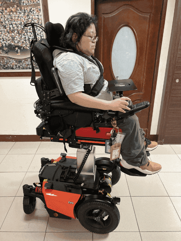 電動輪椅 舉升型 EVO Lectus 使用者故事